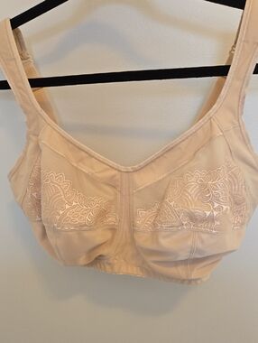 Amoena Masectomy Beige Lace-Accent Wire-Free Bra